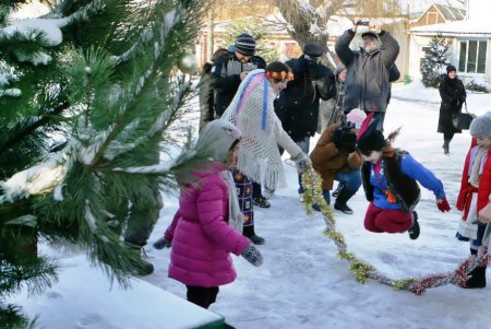 Рождество в Зоопарке отпраздновали колядками, танцами, сказками и викториной о животных (фото)