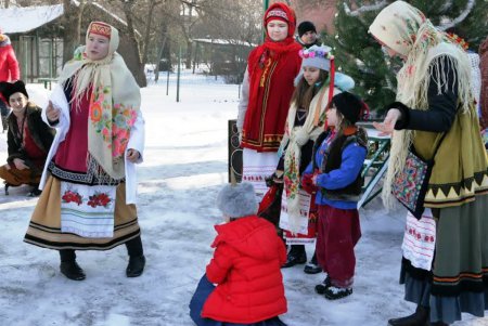 Рождество в Зоопарке отпраздновали колядками, танцами, сказками и викториной о животных (фото)