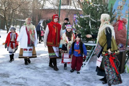Рождество в Зоопарке отпраздновали колядками, танцами, сказками и викториной о животных (фото)