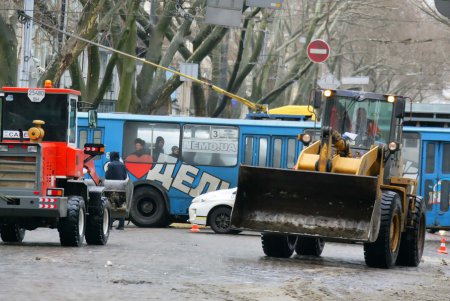 Вывоз снега с магистральных улиц Одессы (фоторепортаж)
