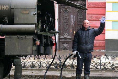 Вывоз снега с магистральных улиц Одессы (фоторепортаж)