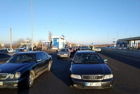 Автомобилисты провели акцию протеста на трассе Одесса-Киев (фото)