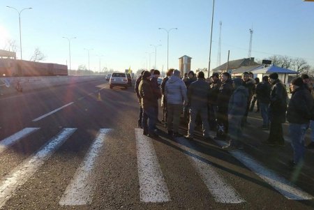 Автомобилисты провели акцию протеста на трассе Одесса-Киев (фото)