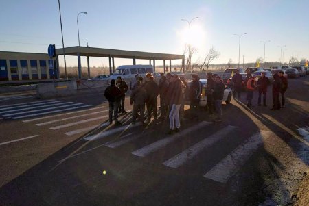 Автомобилисты провели акцию протеста на трассе Одесса-Киев (фото)