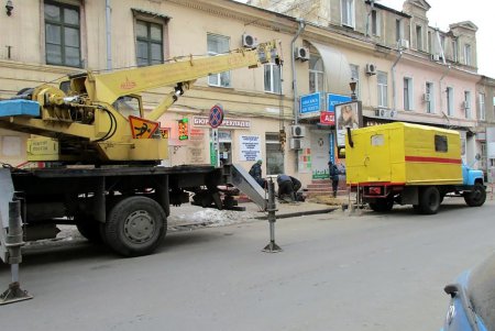 Повреждение теплоснабжающей магистрали в центре Одессы устраняется (фото)