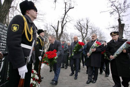 Жестокий урок для будущих поколений: в Одессе почтили память жертв Холокоста (фото)