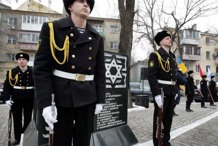 Жестокий урок для будущих поколений: в Одессе почтили память жертв Холокоста (фото)