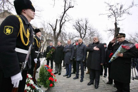 Жестокий урок для будущих поколений: в Одессе почтили память жертв Холокоста (фото)
