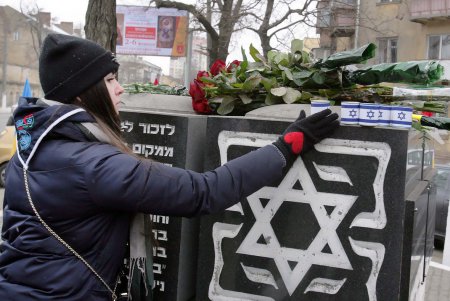 Жестокий урок для будущих поколений: в Одессе почтили память жертв Холокоста (фото)
