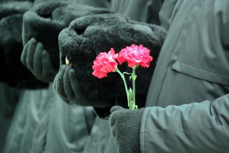 Одесситы почтили память Героев Крут (фоторепортаж)