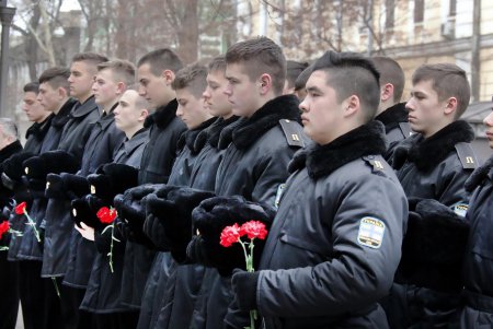 Одесситы почтили память Героев Крут (фоторепортаж)