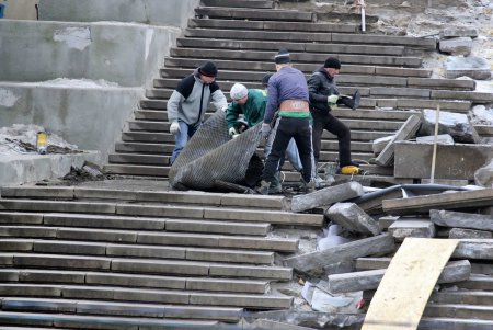 Потемкинская лестница стала не проходной до середины мая (фоторепортаж)