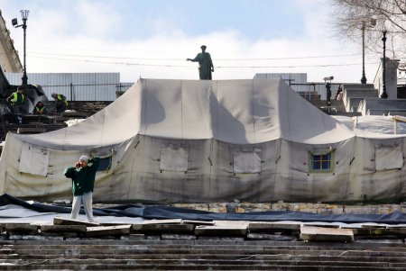 Потемкинская лестница стала не проходной до середины мая (фоторепортаж)