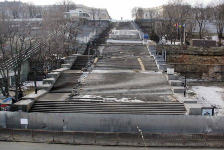 Потемкинская лестница стала не проходной до середины мая (фоторепортаж)
