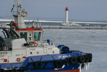 В Одессе море стало ледяным и сказочным (фоторепортаж)