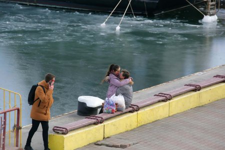В Одессе море стало ледяным и сказочным (фоторепортаж)