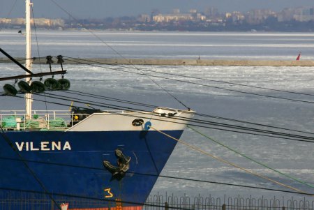 В Одессе море стало ледяным и сказочным (фоторепортаж)