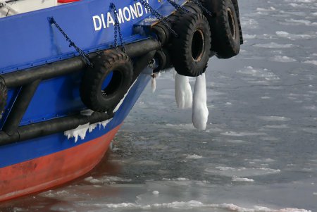 В Одессе море стало ледяным и сказочным (фоторепортаж)