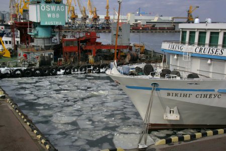 В Одессе море стало ледяным и сказочным (фоторепортаж)