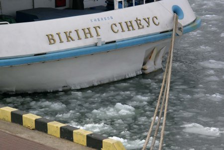 В Одессе море стало ледяным и сказочным (фоторепортаж)
