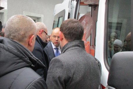 Новые автомобили скорой медицинской помощи отправились в южные районы Одесского региона (фото)