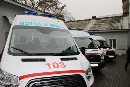 Новые автомобили скорой медицинской помощи отправились в южные районы Одесского региона (фото)
