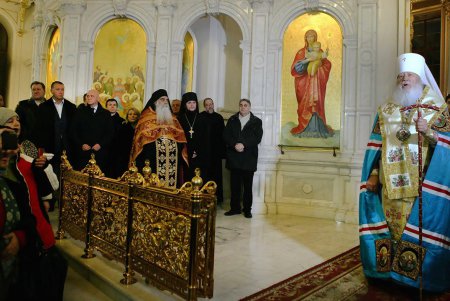 Приложиться к мощам Святого Пантелеймона Целителя в Спасо-Преображенском соборе можно круглосуточно (фото)