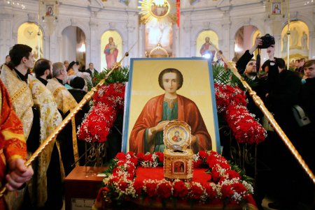 В Одессу прибыла одна из главных реликвий Святой горы Афон – мощи Святого Пантелеймона (фоторепортаж)