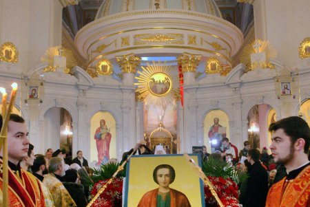 В Одессу прибыла одна из главных реликвий Святой горы Афон – мощи Святого Пантелеймона (фоторепортаж)