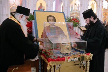 Мощи святого великомученика и целителя Пантелеймона были доставлены в Одесский онкодиспансер (фоторепортаж)