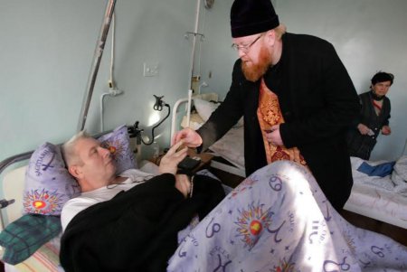 Мощи святого великомученика и целителя Пантелеймона были доставлены в Одесский онкодиспансер (фоторепортаж)