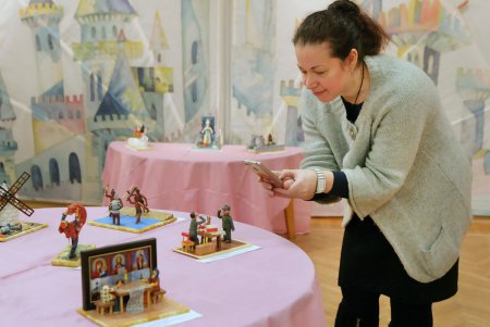 Дом с Ангелом принимает пластилиновую... выставку (фоторепортаж)