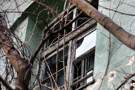 Здание бывшей Мореходной школы возвращается из бомжатника  (фоторепортаж)