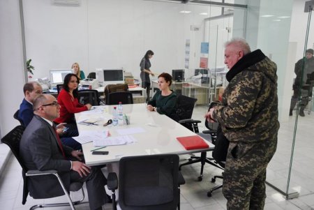 Незаконное строительство и обеспечение жильем прав детей-сирот: губернатор провел личный прием граждан (фото)