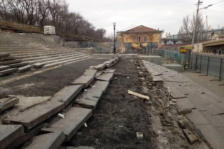 Потемкинскую лестницу «лечат» от влаги (фото)