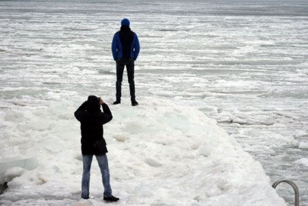 Сегодня, наконец, зима встретилась с весною (фоторепортаж)