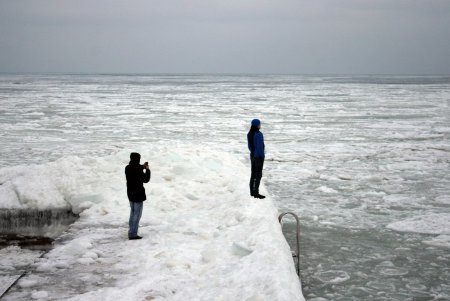 Сегодня, наконец, зима встретилась с весною (фоторепортаж)