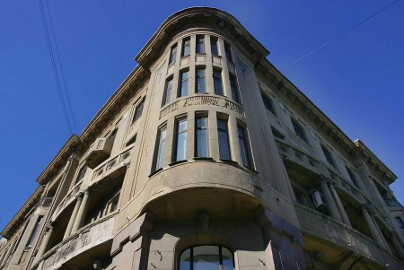 Главная улица Одессы одевается в строительные леса (фоторепортаж)