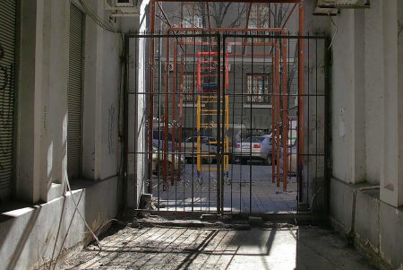 Главная улица Одессы одевается в строительные леса (фоторепортаж)