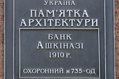 Главная улица Одессы одевается в строительные леса (фоторепортаж)