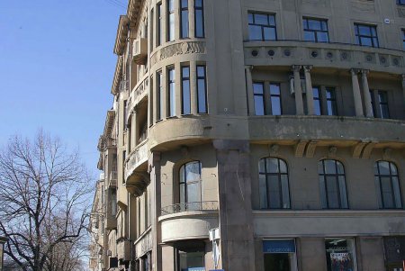 Главная улица Одессы одевается в строительные леса (фоторепортаж)