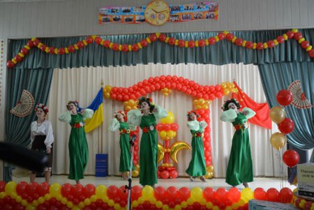 Китайские партнеры подарили одесским школьникам современные компьютеры (фото)