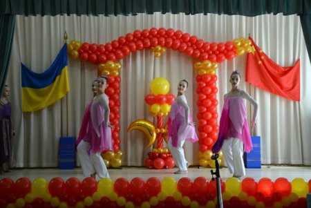 Китайские партнеры подарили одесским школьникам современные компьютеры (фото)