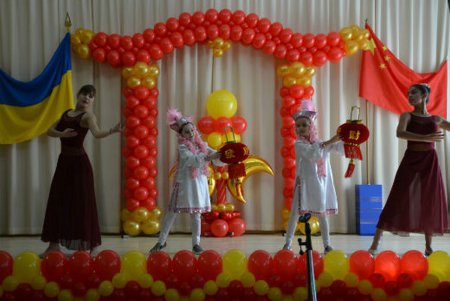 Китайские партнеры подарили одесским школьникам современные компьютеры (фото)