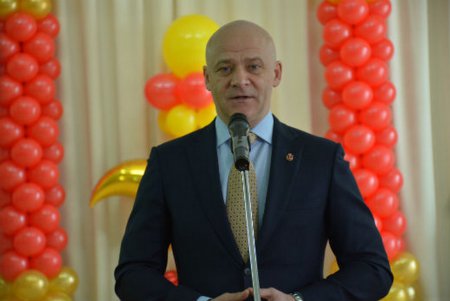 Китайские партнеры подарили одесским школьникам современные компьютеры (фото)