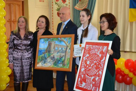 Китайские партнеры подарили одесским школьникам современные компьютеры (фото)