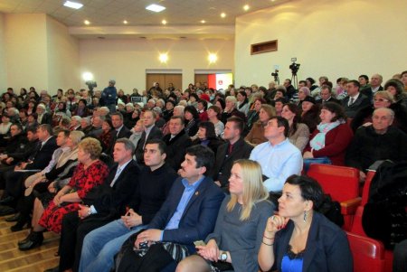 Глава Суворовской райадминистрации отчитался о работе перед жителями района (фото)