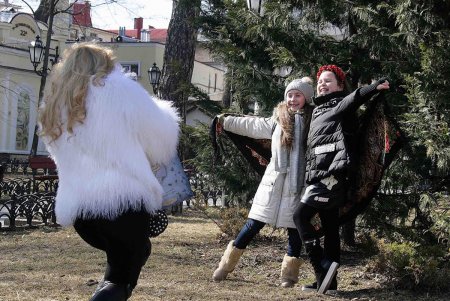 В Городском саду состоялся фестиваль «Масленица»  (фоторепортаж)
