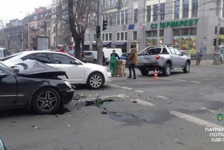 Два авто столкнулись в центре города: один из водителей госпитализирован (фото)