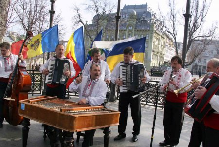 Мэрцишор пожелал одесситам: тепла, радости и успехов (фоторепортаж)